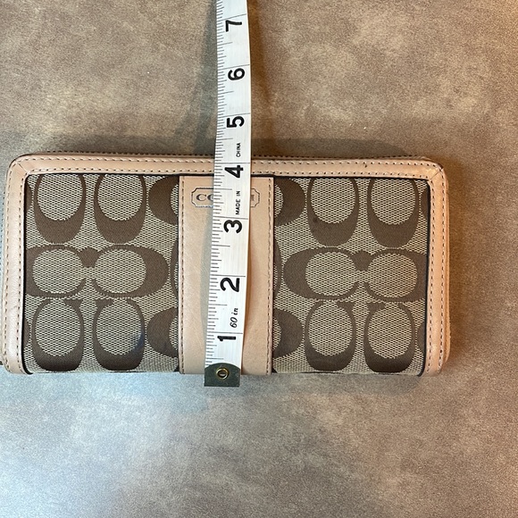 Authentic Coach Wallet - Picture 10 of 10